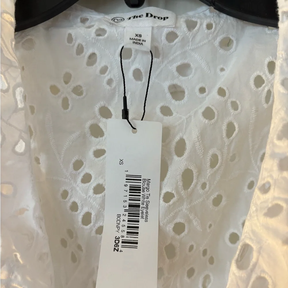 NWT The Drop- Margo White Eyelet Ruffle Sleeveless Top - Picture 3 of 3